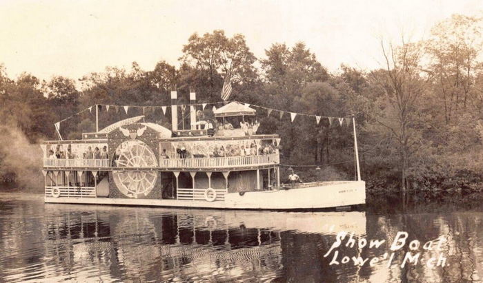 Lowell Showboat VI - Postcard (newer photo)